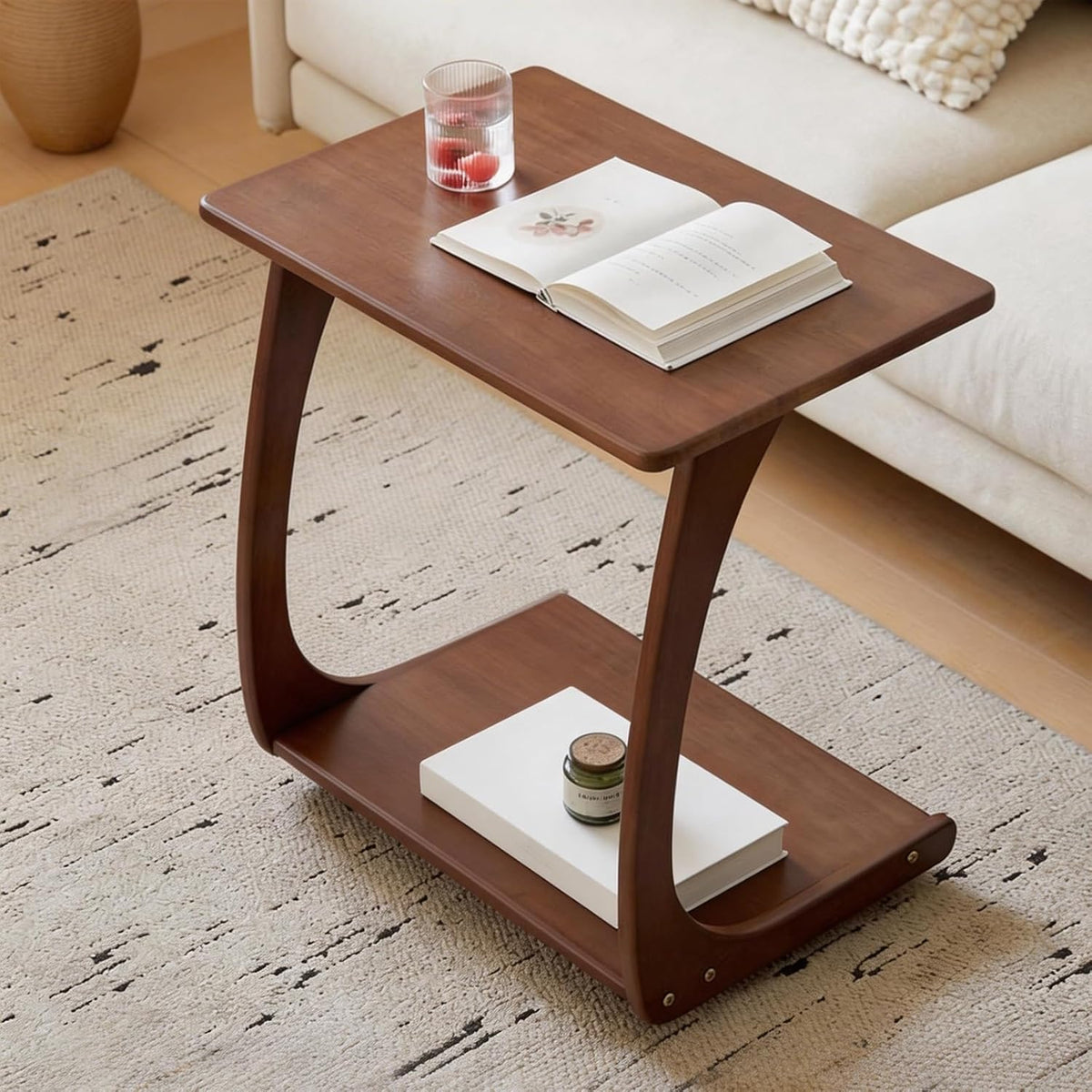 C förmiger Beistelltisch aus Massivholz - 60 x 40 cm mit offenem Stauraum - Braun mit feststellbaren Rollen - Unter Sofa oder Bett einsetzbar